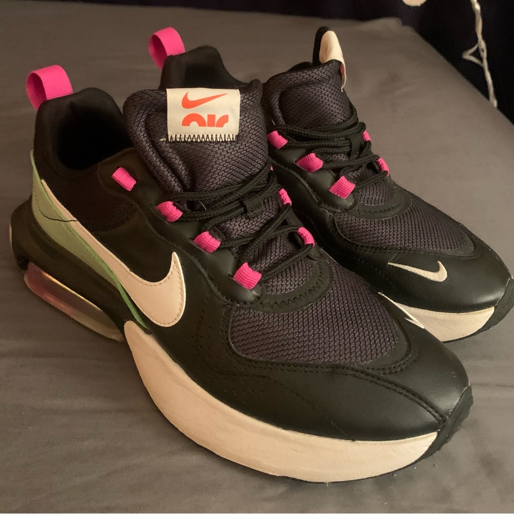 Nike Air Max Verona, women’s size 8, black pink and mint green